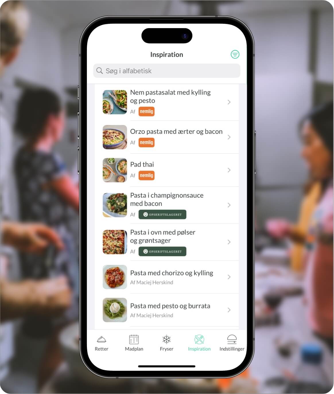 Under Inspiration i Nem Madplan-appen kan du importere opskrifter fra andre brugere eller fra vores opskrifts-samarbejdspartnere. Du importerer dem direkte i dine egne retter, så du kan redigere dem og bruge dem i din madplan.