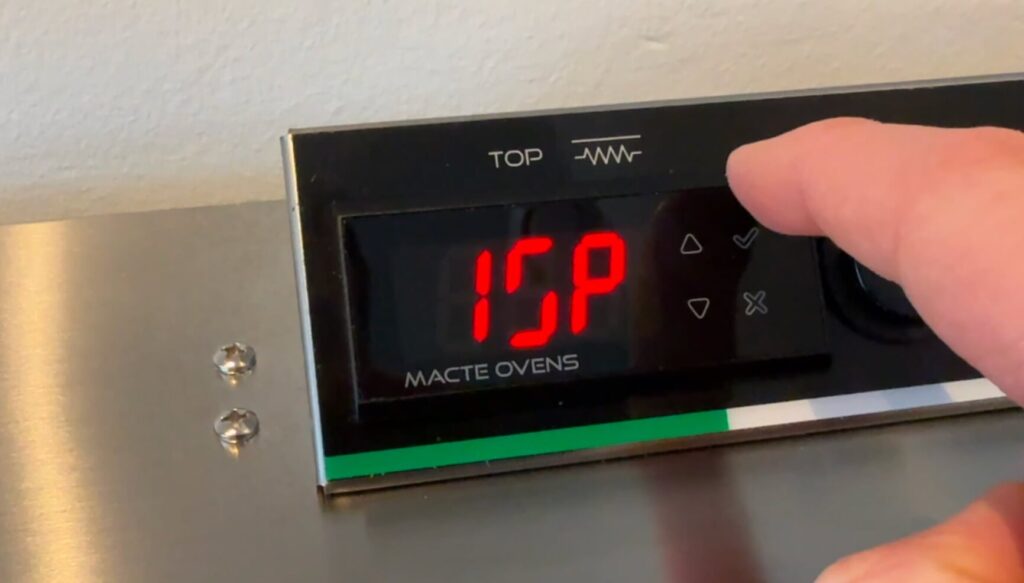 Bekræftelse af set point temperatur på Macte Voyager Twin Advanced elektrisk pizzaovn ved tryk på flueben