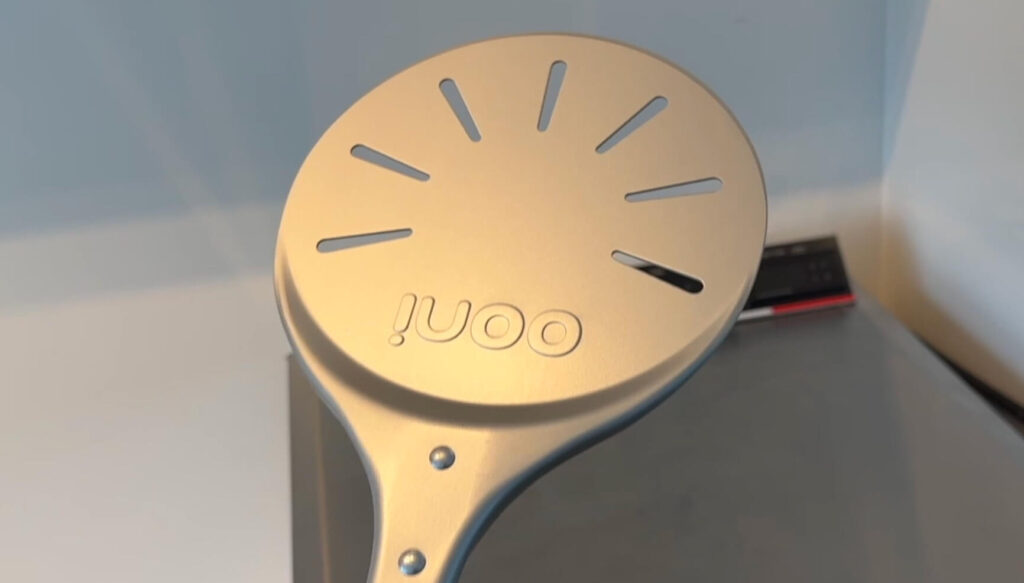 Rund pizzavender til rotation af napolitansk pizza i varm pizzaovn