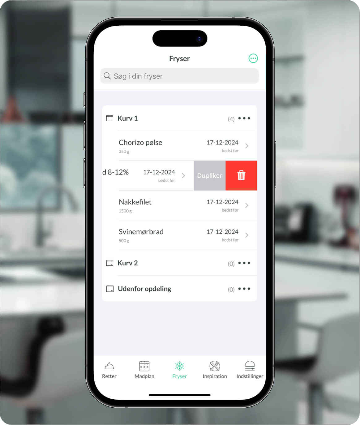 Skærmbillede, der viser en vare i fryseren, hvor brugeren slider til venstre og får mulighed for at slette eller duplikere varen.